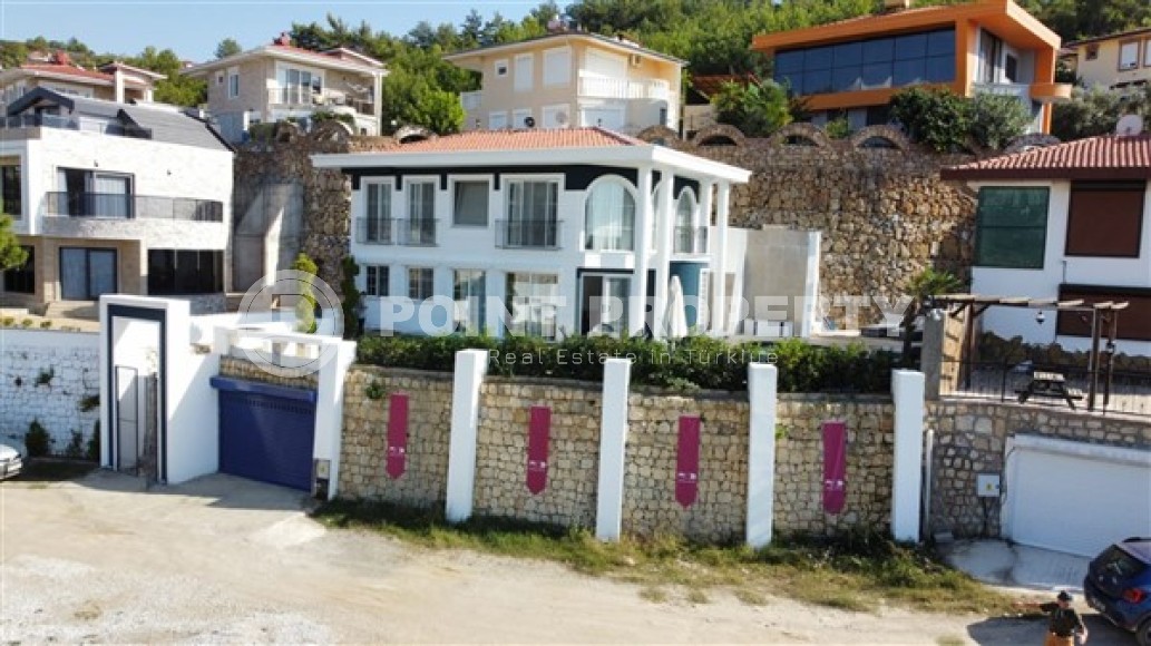 Villa with designer renovation, four bedrooms and views of the Mediterranean Sea in the Kargicak area-id-5293-photo-32
