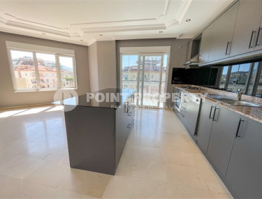 Spacious three-room apartment, 110 m², renovated in a complex with infrastructure in the center of Alanya-id-1421-photo-4