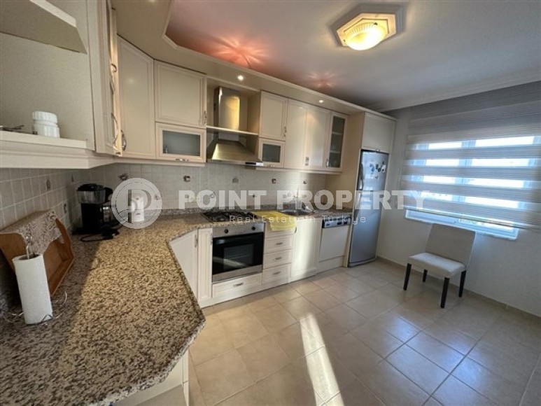 Двухуровневые апартаменты с тремя спальными комнатами и видовой террасой, в центральном районе города Аланья-id-5298-фото-2