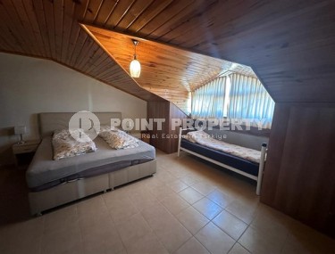 Двухуровневые апартаменты с тремя спальными комнатами и видовой террасой, в центральном районе города Аланья-id-5298-фото-4