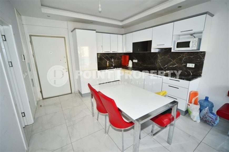 Апартаменты с мебелью и бытовой техникой на 4-м этаже в резиденции 2021 года постройки, в центре района Махмутлар-id-5318-фото-3