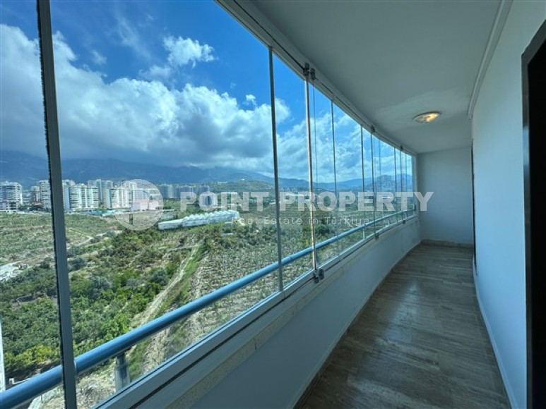 Apartment with a large outdoor terrace on the 10th floor, in the center of Mahmutlar-id-5340-photo-9