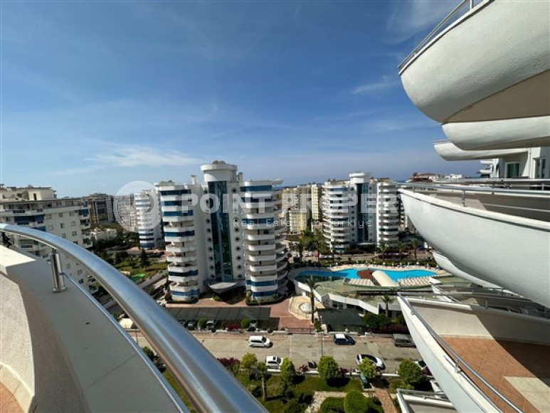 Apartment with a large outdoor terrace on the 10th floor, in the center of Mahmutlar-id-5340-photo-13