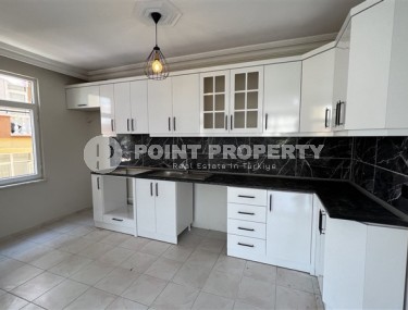 Светлые апартаменты с двумя спальными комнатами, возле Средиземного моря, в открытом для получения ВНЖ районе Тосмур-id-5347-фото-2