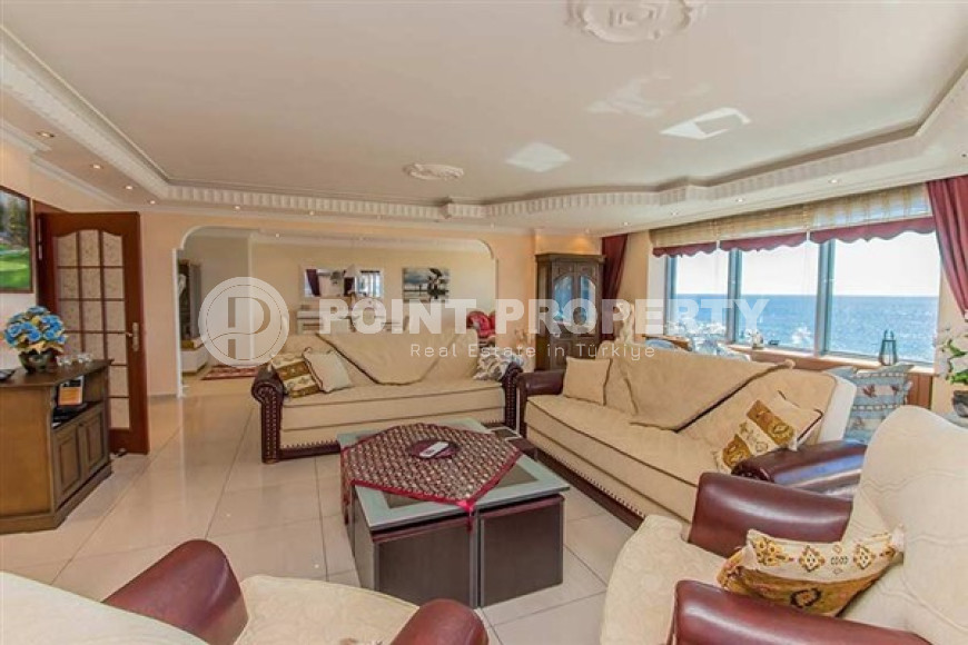 Furnished duplex penthouse 6+1, 550m² on the first coastline in Oba, Alanya.-id-1425-photo-2