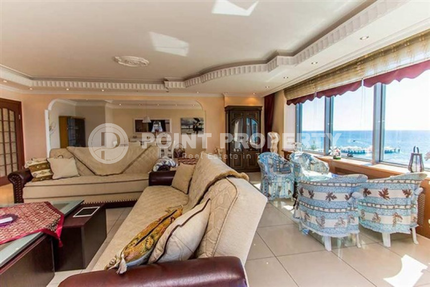 Furnished duplex penthouse 6+1, 550m² on the first coastline in Oba, Alanya.-id-1425-photo-3