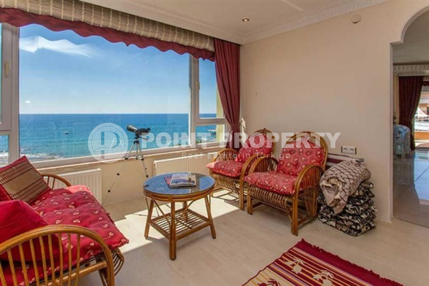 Furnished duplex penthouse 6+1, 550m² on the first coastline in Oba, Alanya.-id-1425-photo-10