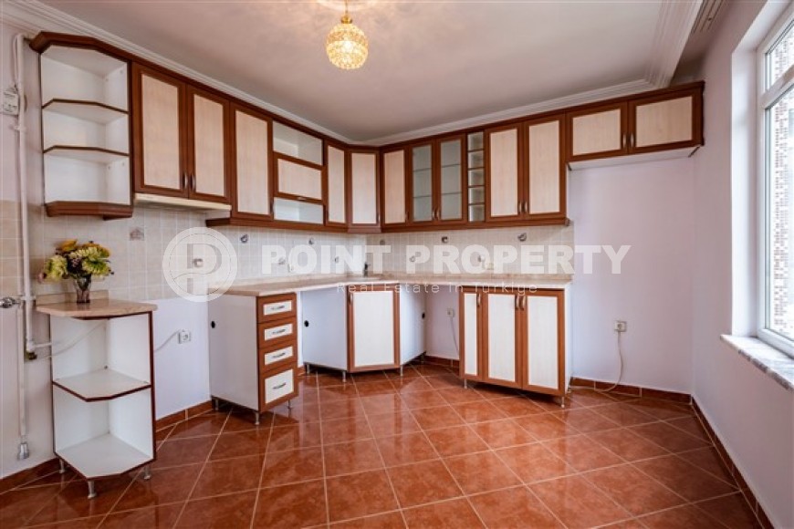 Spacious 3+1 apartment with panoramic views of the city and the Taurus Mountains 800 meters from the sea-id-5353-photo-4