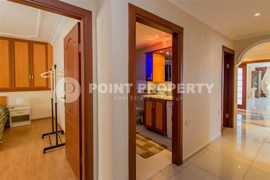 Furnished duplex penthouse 6+1, 550m² on the first coastline in Oba, Alanya.-id-1425-photo-12