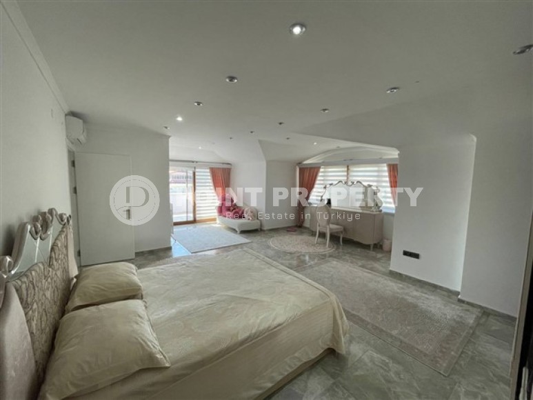 Роскошный панорамный дуплекс с видом на море и горы в центре престижного района Аланьи - Кестель-id-5354-фото-8