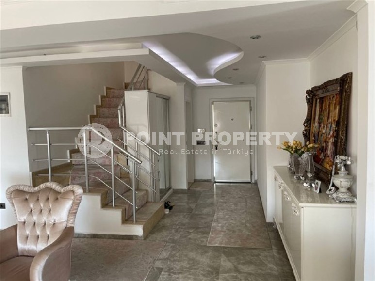 Роскошный панорамный дуплекс с видом на море и горы в центре престижного района Аланьи - Кестель-id-5354-фото-10