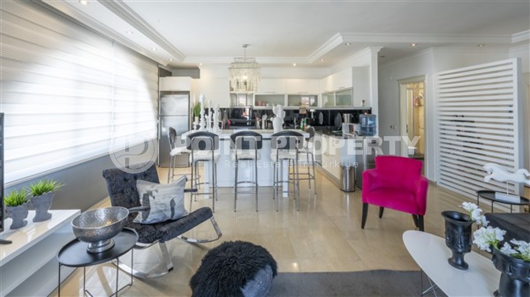 Просторная видовая двухуровневая квартира на 4-м этаже с мансардой в 600 метрах от моря, в популярном районе Аланьи - Оба-id-5355-фото-3