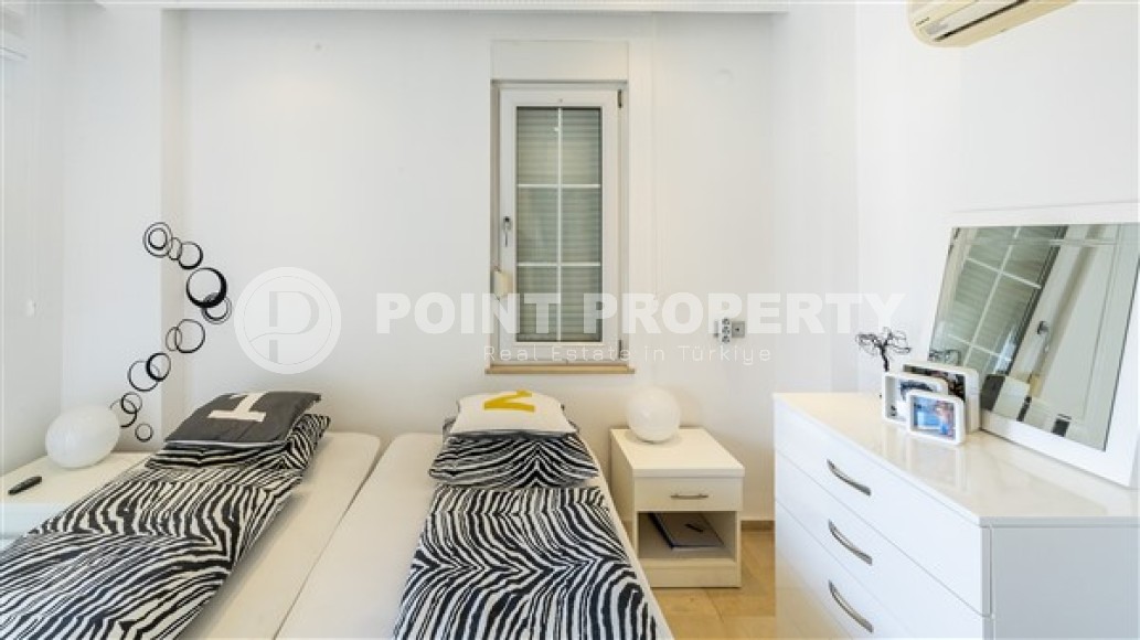 Просторная видовая двухуровневая квартира на 4-м этаже с мансардой в 600 метрах от моря, в популярном районе Аланьи - Оба-id-5355-фото-5