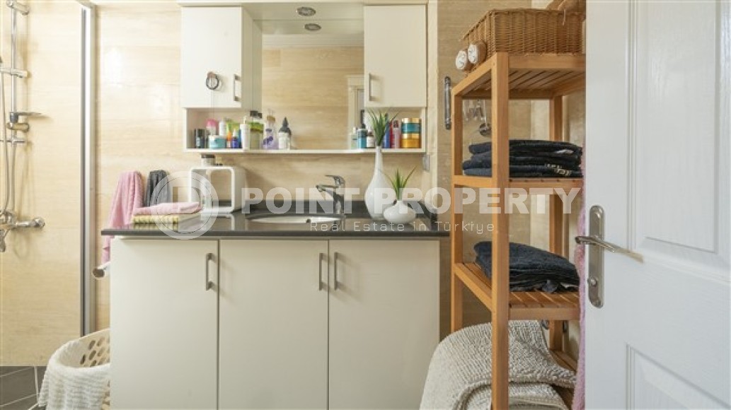 Просторная видовая двухуровневая квартира на 4-м этаже с мансардой в 600 метрах от моря, в популярном районе Аланьи - Оба-id-5355-фото-11