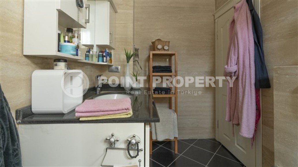 Просторная видовая двухуровневая квартира на 4-м этаже с мансардой в 600 метрах от моря, в популярном районе Аланьи - Оба-id-5355-фото-12