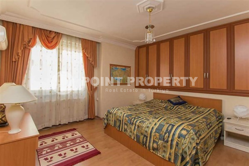 Furnished duplex penthouse 6+1, 550m² on the first coastline in Oba, Alanya.-id-1425-photo-16
