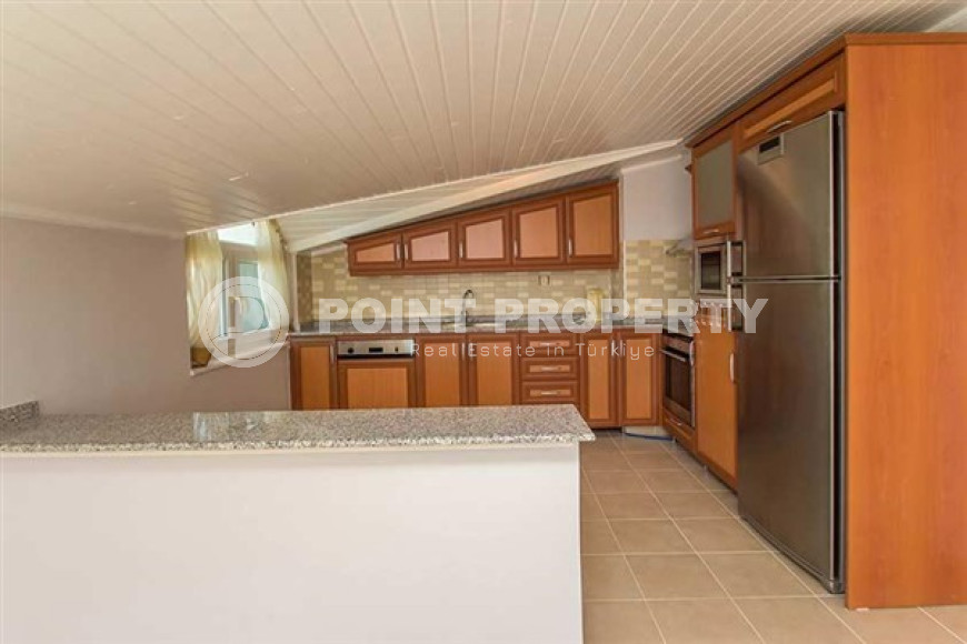 Furnished duplex penthouse 6+1, 550m² on the first coastline in Oba, Alanya.-id-1425-photo-18