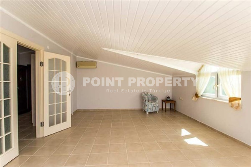 Furnished duplex penthouse 6+1, 550m² on the first coastline in Oba, Alanya.-id-1425-photo-20