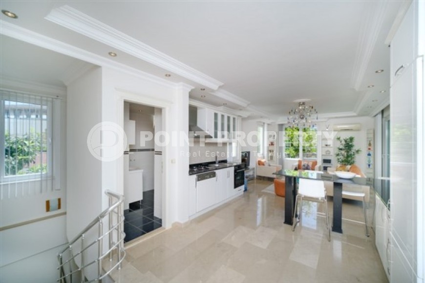 Двухуровневые апартаменты с двумя спальными комнатами и видом на Средиземное море, в районе Конаклы-id-5373-фото-5