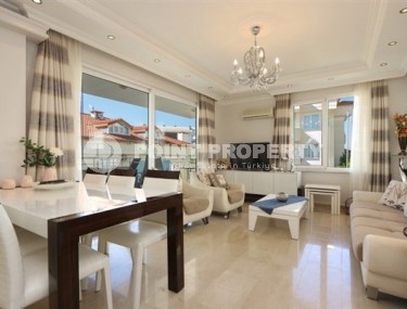 Двухуровневые апартаменты с тремя спальными комнатами и видовой террасой, рядом с морем в районе Конаклы-id-5380-фото-1