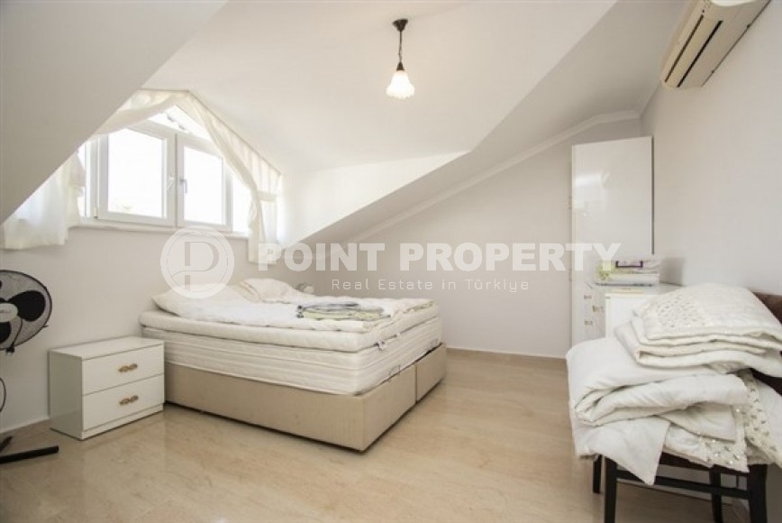 Двухуровневые апартаменты с тремя спальными комнатами и видовой террасой, рядом с морем в районе Конаклы-id-5380-фото-7