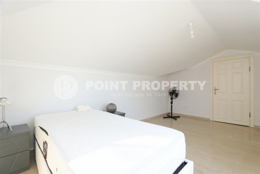 Двухуровневые апартаменты с тремя спальными комнатами и видовой террасой, рядом с морем в районе Конаклы-id-5380-фото-8