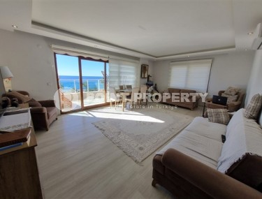 Комфортабельные апартаменты 2+1 на самом берегу Средиземного моря в центре района Кестель-id-5388-фото-1