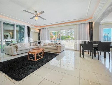Large bright apartment 3+1, with a total area of 180 m2, on the 1st floor in a building built in 2004, in the center of Mahmutlar district-id-5408-photo-1