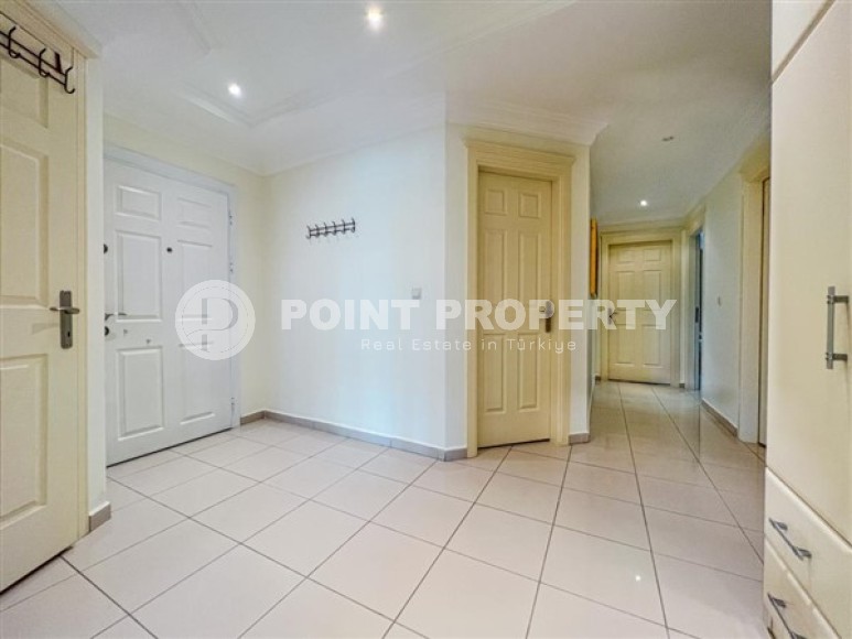 Большая светлая квартира 3+1, общей площадью 180 м2, на 1-м этаже в доме 2004 года постройки, в центре района Махмутлар-id-5408-фото-8