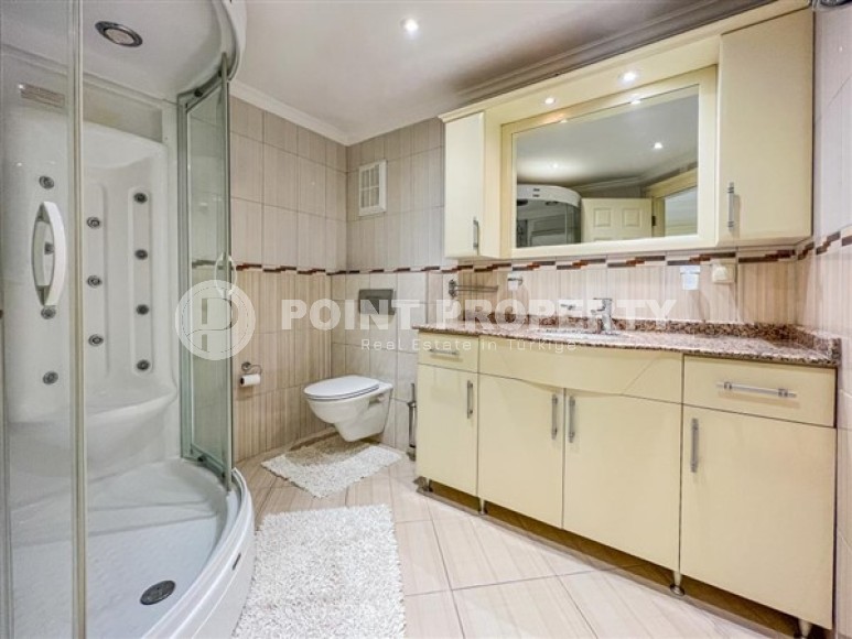 Большая светлая квартира 3+1, общей площадью 180 м2, на 1-м этаже в доме 2004 года постройки, в центре района Махмутлар-id-5408-фото-9