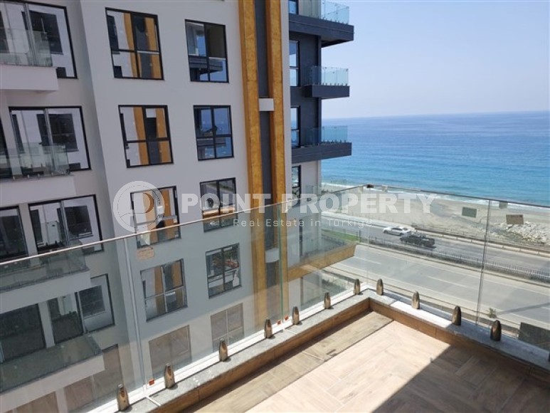 Spacious 4+1 apartment with a total area of 200 m2, on the first line from the sea in the center of Mahmutlar-id-5419-photo-2