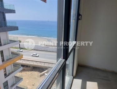 Spacious 4+1 apartment with a total area of 200 m2, on the first line from the sea in the center of Mahmutlar-id-5419-photo-3