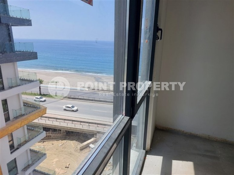 Spacious 4+1 apartment with a total area of 200 m2, on the first line from the sea in the center of Mahmutlar-id-5419-photo-3