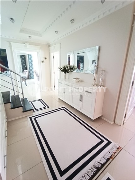 Большой панорамный дуплекс 4+2, общей площадью 350 м2, на самом берегу моря в районе Кестель-id-5434-фото-10