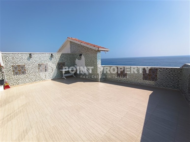 Большой панорамный дуплекс 4+2, общей площадью 350 м2, на самом берегу моря в районе Кестель-id-5434-фото-15