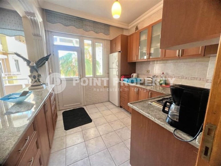 Апартаменты планировкой 2+1 и отдельной кухней, рядом с морем в центре города Аланья-id-5440-фото-2