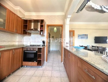 Апартаменты планировкой 2+1 и отдельной кухней, рядом с морем в центре города Аланья-id-5440-фото-3