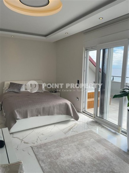 Комфортабельный панорамный дуплекс 4+1, общей площадью 230 м2, с роскошным видом на море.-id-5463-фото-9