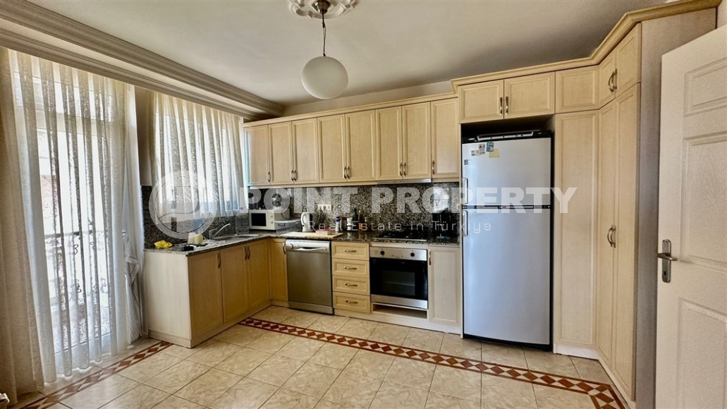 Благоустроенная меблированная квартира 3+1, общей площадью 145 м2, на 4-м этаже в доме 2006 года постройки-id-5466-фото-3