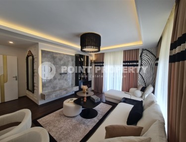 Stylish modern 2+1 apartment, with new furniture and appliances, in the very center of Alanya-id-5467-photo-2