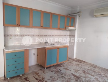 Partially furnished apartment with three bedrooms, in a well-maintained residential complex on the first coastline from the Mediterranean Sea, in the Mahmutlar area-id-5478-photo-2