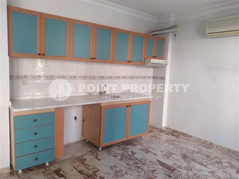 Partially furnished apartment with three bedrooms, in a well-maintained residential complex on the first coastline from the Mediterranean Sea, in the Mahmutlar area-id-5478-photo-2