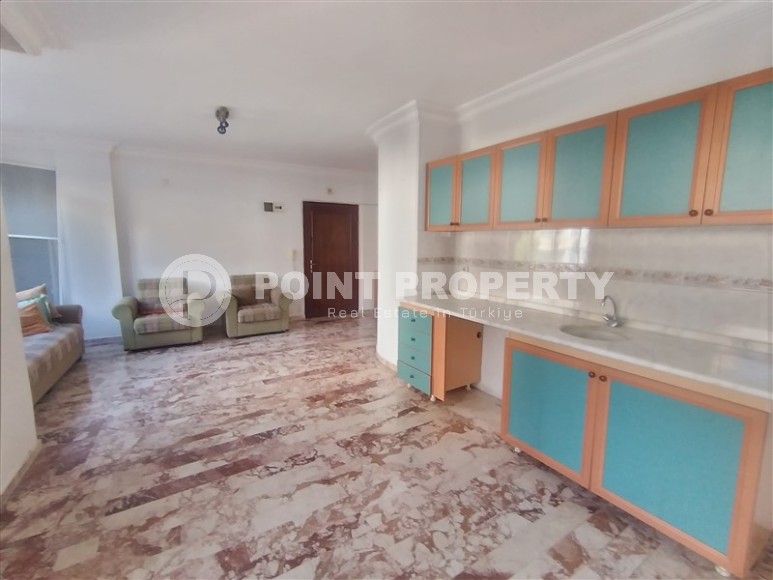 Partially furnished apartment with three bedrooms, in a well-maintained residential complex on the first coastline from the Mediterranean Sea, in the Mahmutlar area-id-5478-photo-3