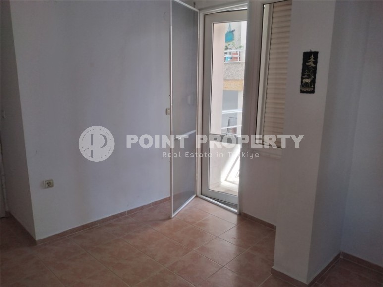 Partially furnished apartment with three bedrooms, in a well-maintained residential complex on the first coastline from the Mediterranean Sea, in the Mahmutlar area-id-5478-photo-11