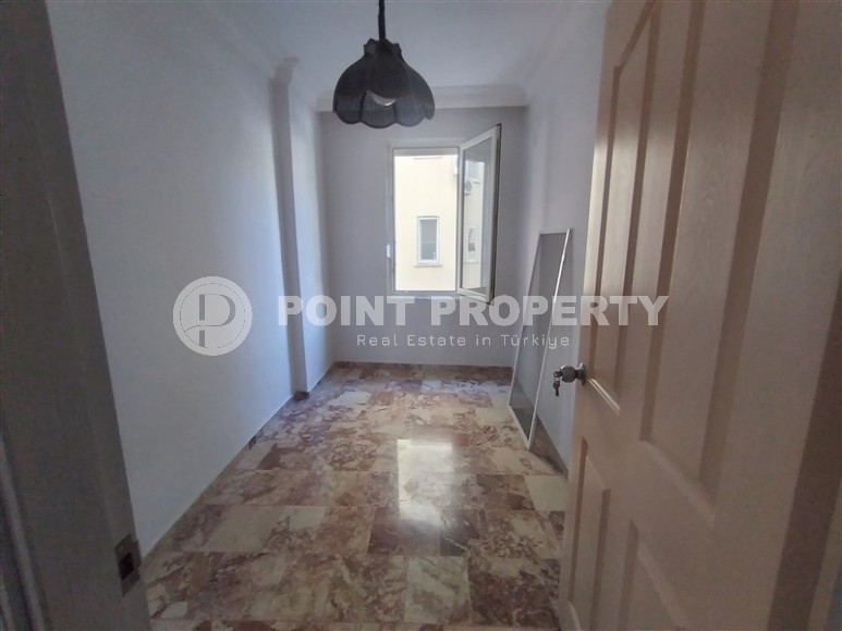 Partially furnished apartment with three bedrooms, in a well-maintained residential complex on the first coastline from the Mediterranean Sea, in the Mahmutlar area-id-5478-photo-12