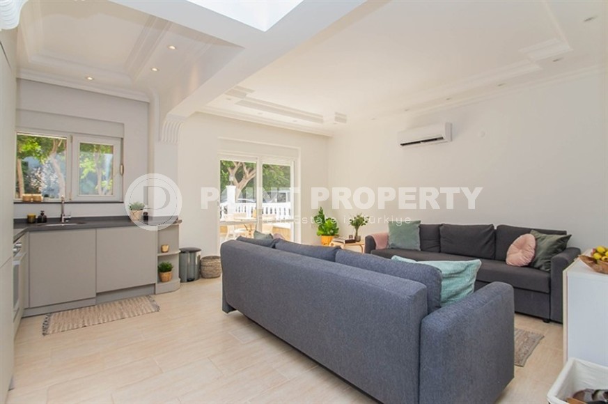 Bright, spacious apartment with new renovation, modern interior, stylish furniture and household appliances, 50 meters from Cleopatra Beach-id-5487-photo-1
