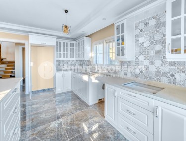 Апартаменты 4+1 в таунхаусе  с новым качественным ремонтом, в элитном районе Аланьи - Бекташ-id-5490-фото-4