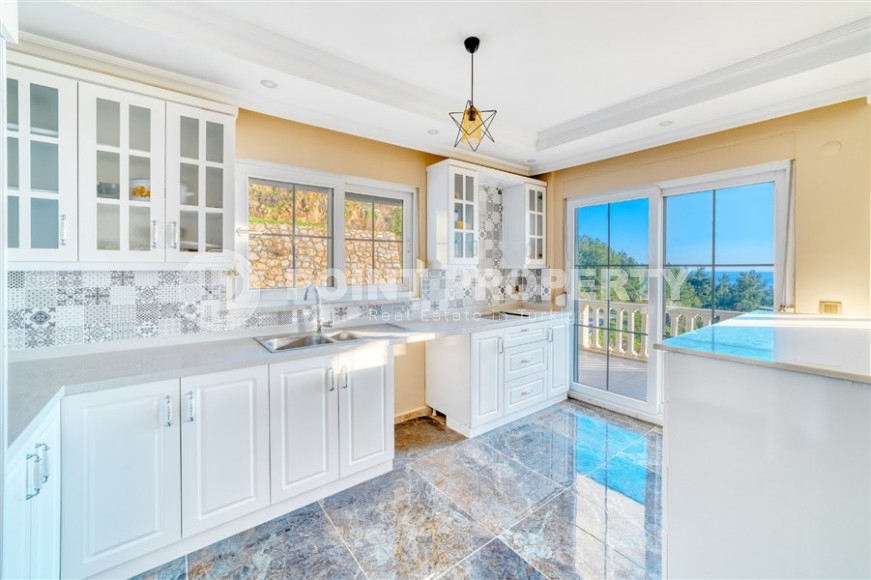 Апартаменты 4+1 в таунхаусе  с новым качественным ремонтом, в элитном районе Аланьи - Бекташ-id-5490-фото-5