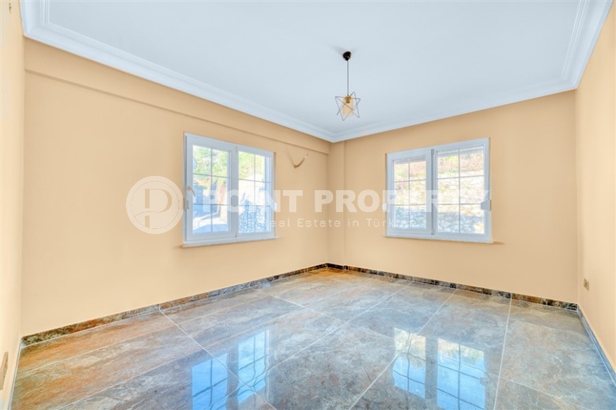 Апартаменты 4+1 в таунхаусе  с новым качественным ремонтом, в элитном районе Аланьи - Бекташ-id-5490-фото-6