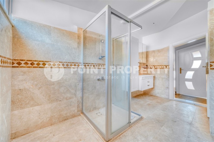 Апартаменты 4+1 в таунхаусе  с новым качественным ремонтом, в элитном районе Аланьи - Бекташ-id-5490-фото-16